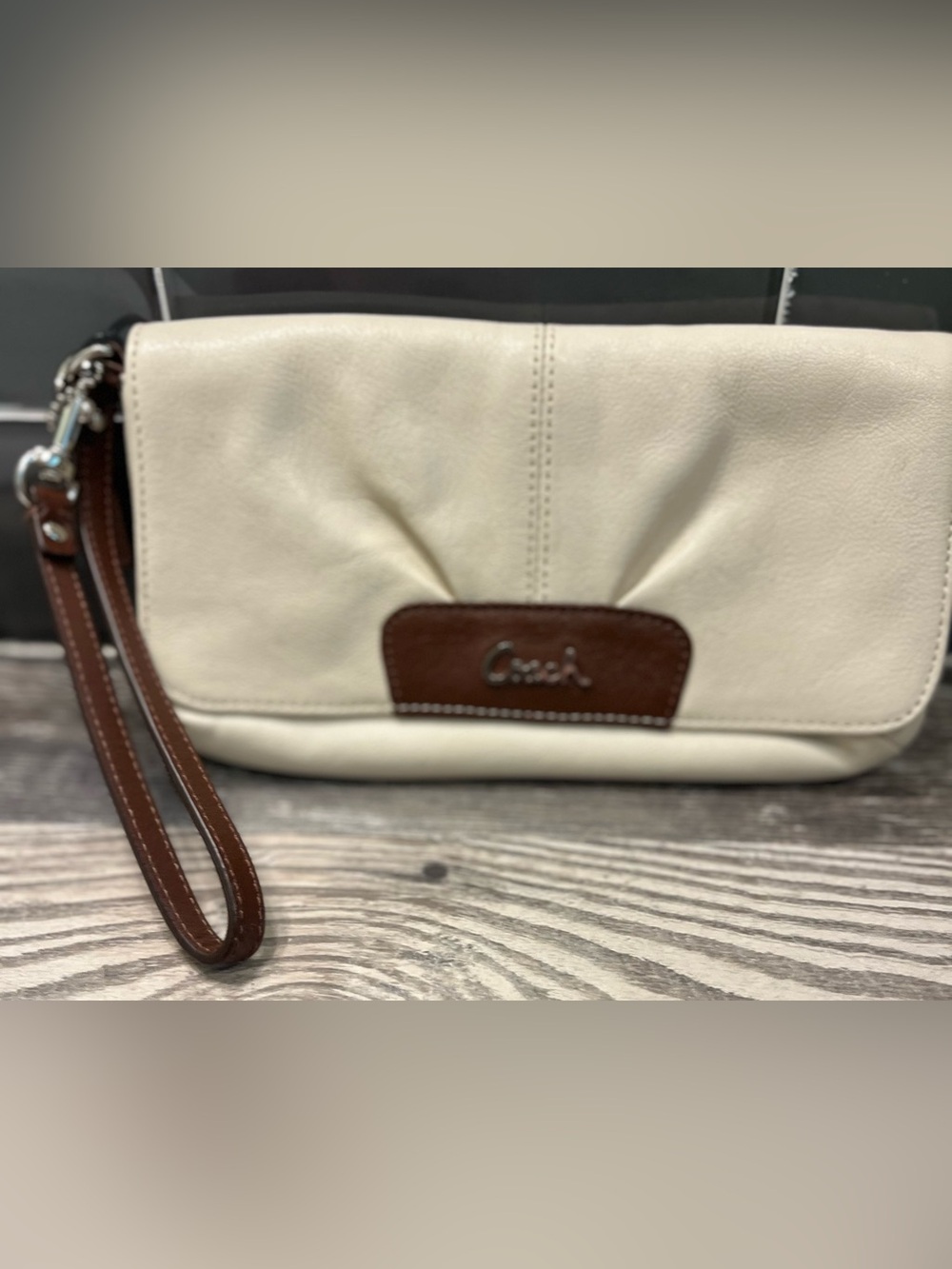 Coach vintage Cream Leather Wristlet with Brown Trim